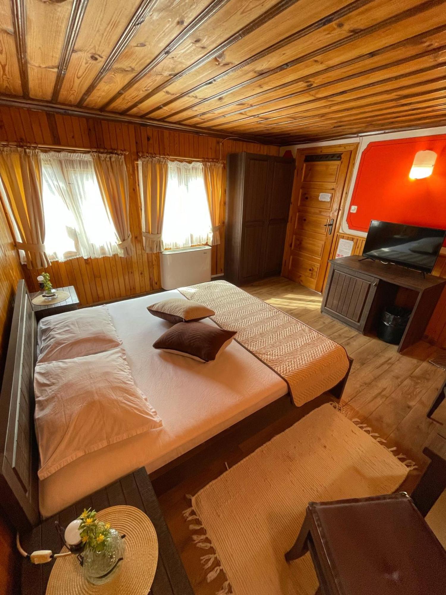 Guest Rooms Colorit Koprivshtitsa Buitenkant foto