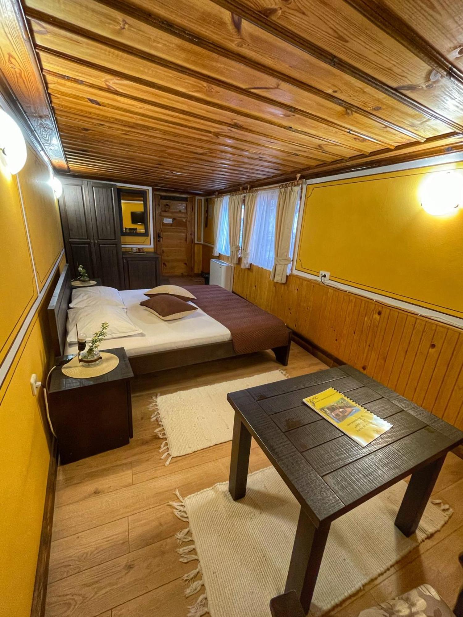 Guest Rooms Colorit Koprivshtitsa Buitenkant foto