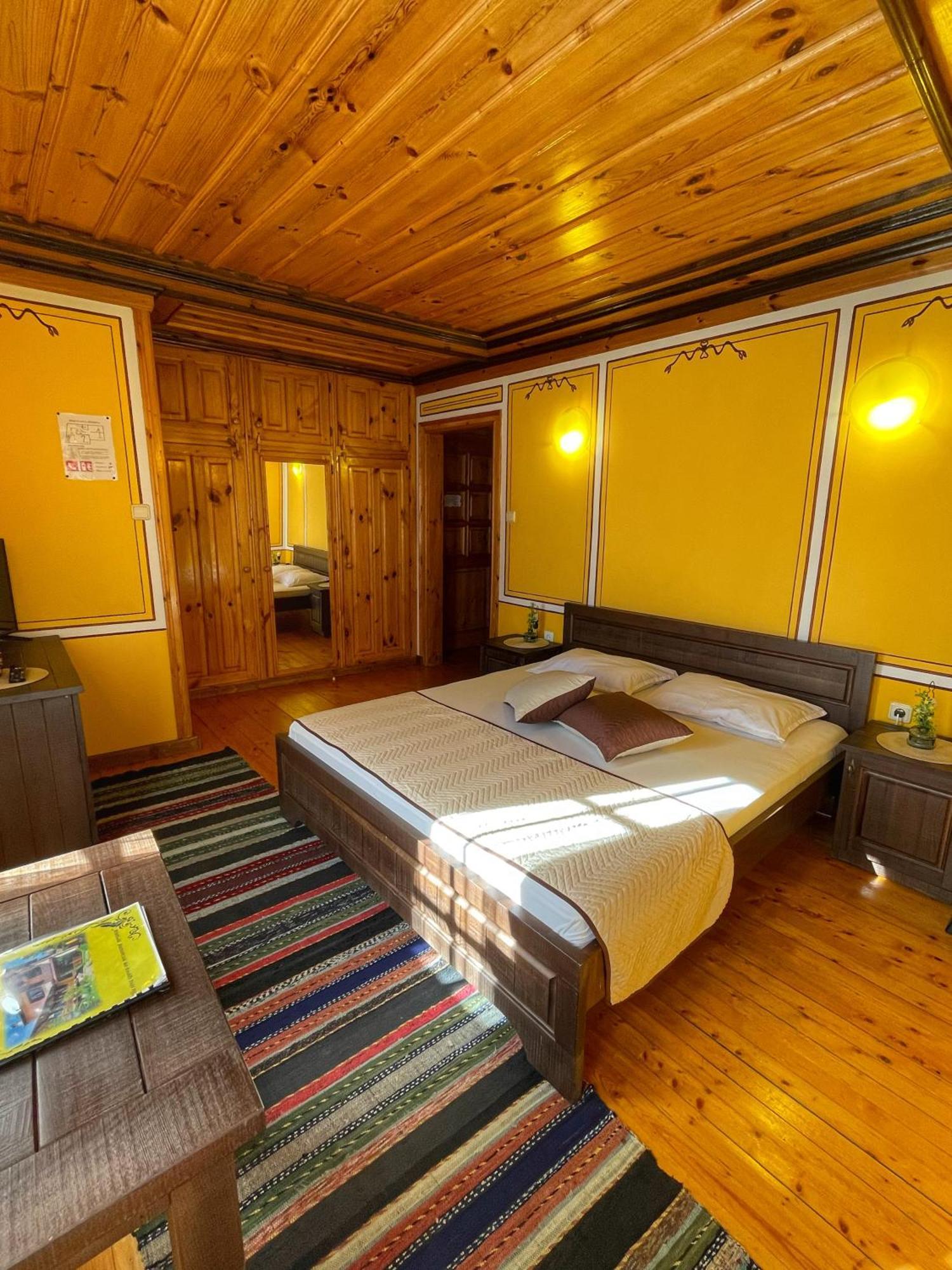 Guest Rooms Colorit Koprivshtitsa Buitenkant foto