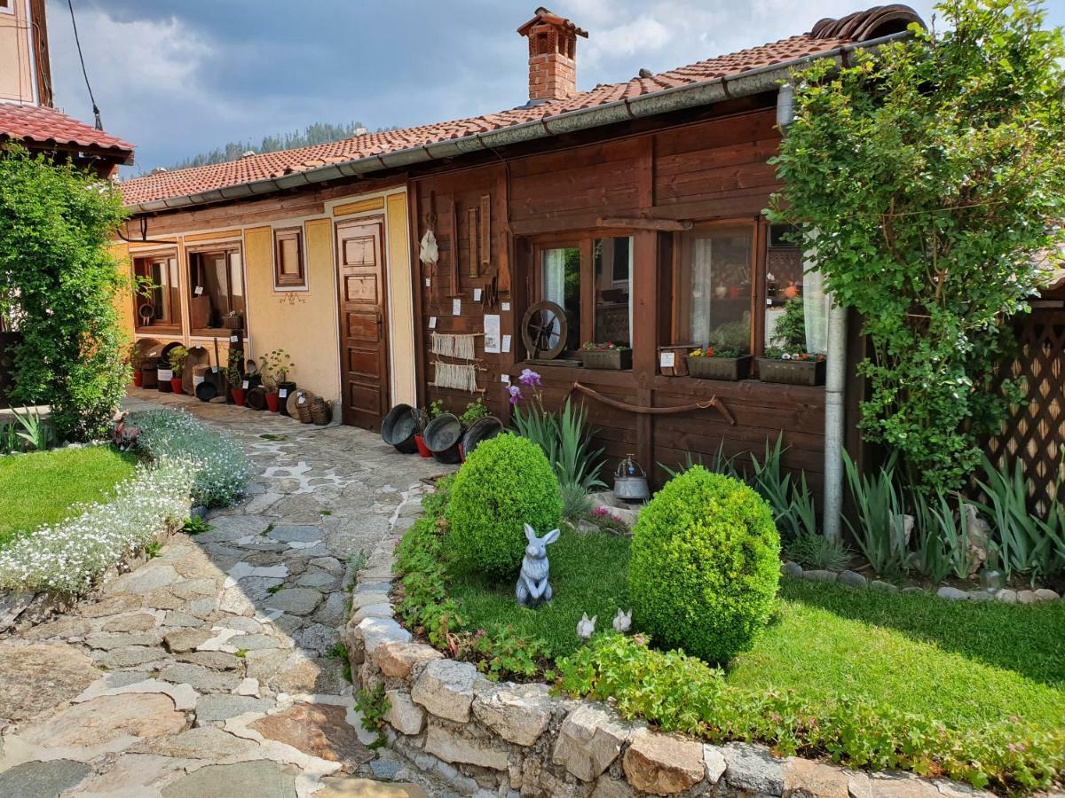 Guest Rooms Colorit Koprivshtitsa Buitenkant foto